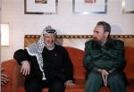 عرفات والرئيس الكوبي فيدل كاسترو، سبتمبر 1998.