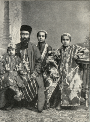 Bukharian Jewish family, 1880c.png