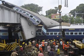 Sainthia train collision.jpg