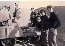 أفراد من حامية الموقع