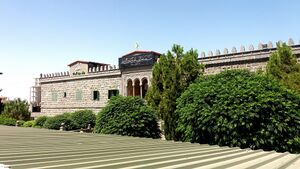 Maqam Ain al-Zaman.jpg