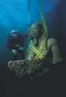 تمثال ضخم من الجرانيت الأحمر للإله حاپي، والذي كان يزين معبد هرقليون.