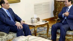 عبد الفتاح السيسي (يمين) ومحمد فريد التهامي (يسار)