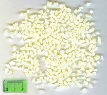 Grãos de plástico ABS (ABS plastic grains).jpg