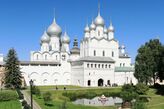 Rostov Kremlin ResurrectionChurch crop.jpg