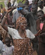 احتفالات في منطقة أبيي، بعد قرار المحكمة الدائمة للتحكيم بشأن الحدود، يوليو 2009.