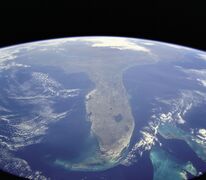 Florida is mostly a peninsula, and has the third-largest water area and seventh-largest water area percentage.
