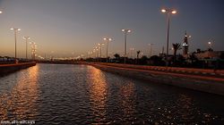 كورنيش ضبا في المساء.