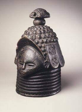 Masque-heaume de la société Sande[5]