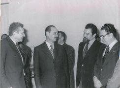 من اليسار الى اليمين عيزر وايزمان والجمسي و إلياهو بن أليسار و أبا إيبان يوم .. في ..