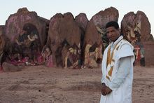 Sahrawi artist Mohamed Mouloud Yeslem with his work "Um Dreiga" at ARTifariti 2010