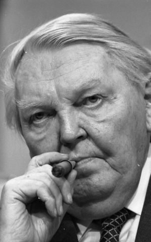 Bundesarchiv B 145 Bild-F041449-0007, Hamburg, CDU-Bundesparteitag, Ludwig Erhard.jpg