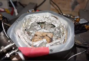 عند تعرض أكسيد النيكل لغاز الهيدروجين والهواء بالتناوب يتغير سلوكه.