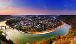 Вид на Заліщики та ріку Дністер.jpg