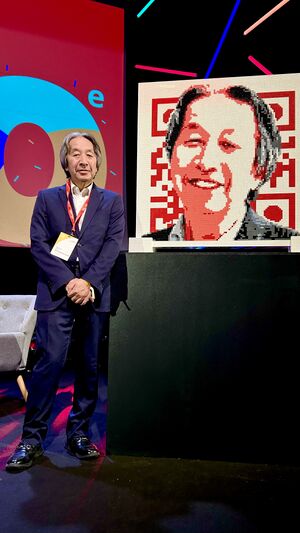 Hara and his portrait made with Lego by the French artist qargo