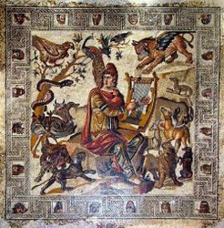 لوحة أورفي أو لوحة الموسيقار وهي تمثل أورفي يعزف الموسيقى وهو جالس وتحيط به الحيوانات التي تنجذب إليه، ويتضح من ملابس أورفي انه يلبس الزي السوري الشرقي ويمسك بين يديه فيثارة، كافة تفاصيل اللوحة أكثر من رائعة حيث تبين مجموعة كبيرة من الحيوانات (الطاووس، النمر، النسر، الافعى، الآوزة، الغزال، الحصان، الفأر، الثور، الفيل، الكلب، الفهد، العصفور) واللوحة مزينة بأشكال رائعة.