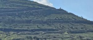 آليات تابعة للجيش الإسرائيلي بعمليات حفر وتدشيم في تل الأحمر غربي بمحيط بلدة كودنة في ريف القنيطرة 3 يناير 2025