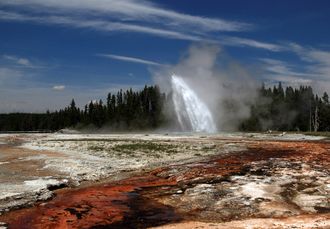 Daisy Geyser erupting in Yellowstone National Park edit.jpg