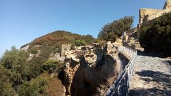 Parco archeologico Cuma 15.jpg