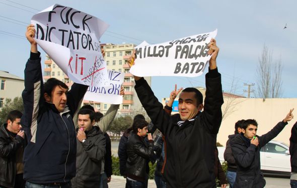 مظاهرات باكو ضد تمثال مبارك 2011.