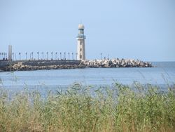 فنار راس البر كما يبدو من عزبة البرج.