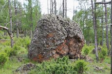 صخرة بركانية من البركان