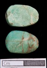 قطع أثرية في كوم الخلجان، الدقهلية.