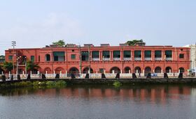 Barisal Divisional Museum (Collectorate Building).jpg