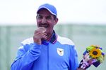 عبد الله الرشيدي يحمل الميدالية البرونزية، أولمبياد طوكيو، أغسطس 2021.jpg