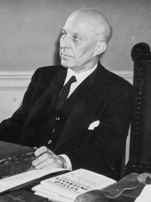 Hugh Dalton HU 059487 (cropped).jpg