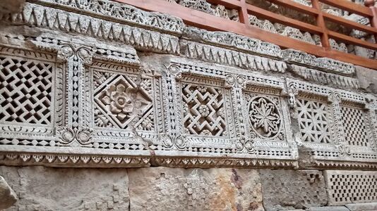 Geometric lattice patterns and designs resembling Patola textile designs