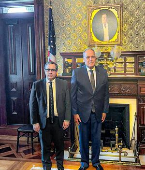 ابراهيم بوشناف ومدير مجلس الأمن القومي الأمريكي لشمال إفريقيا جيريمي بيرندت 15 يونيو 2023