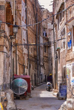 Streets of Sanaa, Yemen (10732822016).jpg