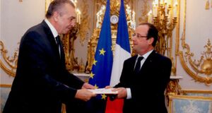 عمار بن جامع يقدم أوراق اعتماده للرئيس الفرنسي فرانسوا هولاند، 15 نوفمبر 2013