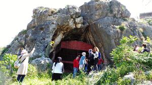Adloun-cave.jpg