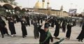 عراقيون يحيون ذكرى عاشوراء في مدينة كربلاء ديسمبر 2010.
