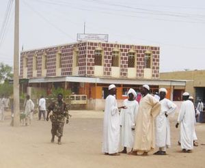 مجموعة من أهالي الجنينة.