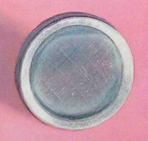 Image: غلالة رقيقة من الپولونيوم على قرص من صلب لا يصدأ