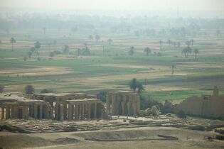 صورة پانورامية من تلال طيبة.