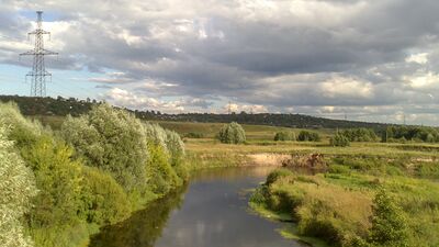 نهر كودما في محيط المدينة.