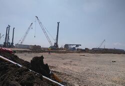 أعمال الإنشاءات داخل المشروع.