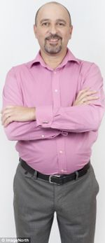 Article-2531398-1A597C2100000578-167 306x708.jpg