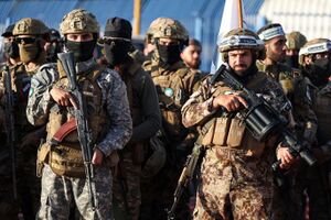 مقاتلين من وحدة القوات الخاصة التابعة لهيئة تحرير الشام.jpg