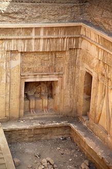 Couple de statues de Montouemhat, maire de Thèbes, avec son épouse، الأسرة المصرية السادسة والعشرون.