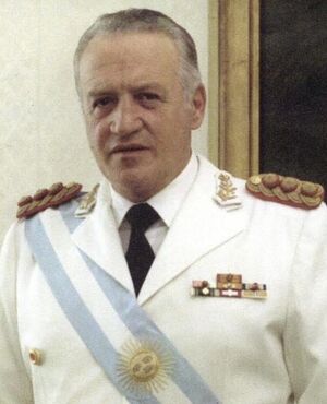 Retrato Oficial Galtieri (cropped) (b).jpg