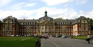 WWU-Muenster Schloss-mit-VW-Oldies 2006-0514.jpg