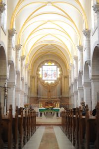 Central alley. Church of Saint Catherine. Bethlehem 037 - Aug 2011.jpg