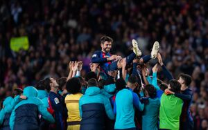 2بكية اثناء اعتزاله.jpg