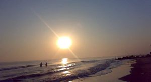 شاطئ جمصة وقت الغروب.