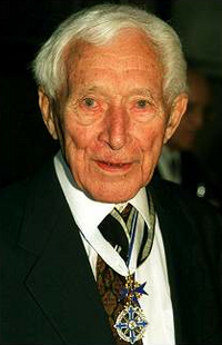 A centenarian Ernst Jünger, wearing both the Pour le Mérite and the Bavarian Maximilian Order.